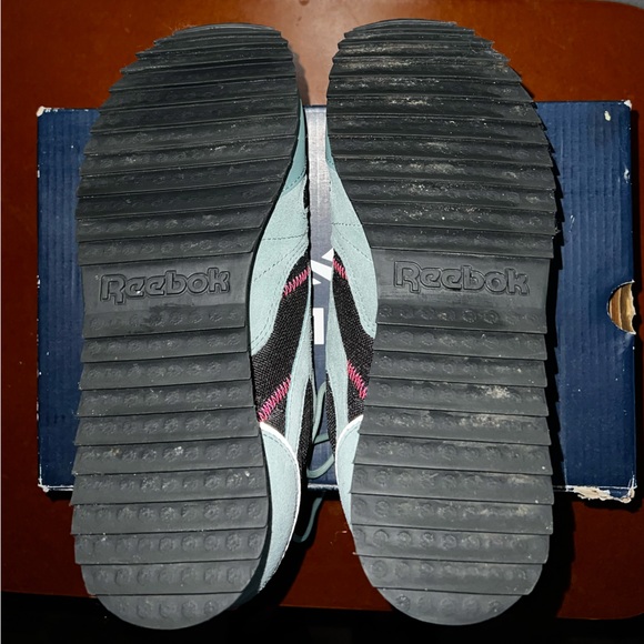 Women’s Reebok Shoes - Picture 7 of 8